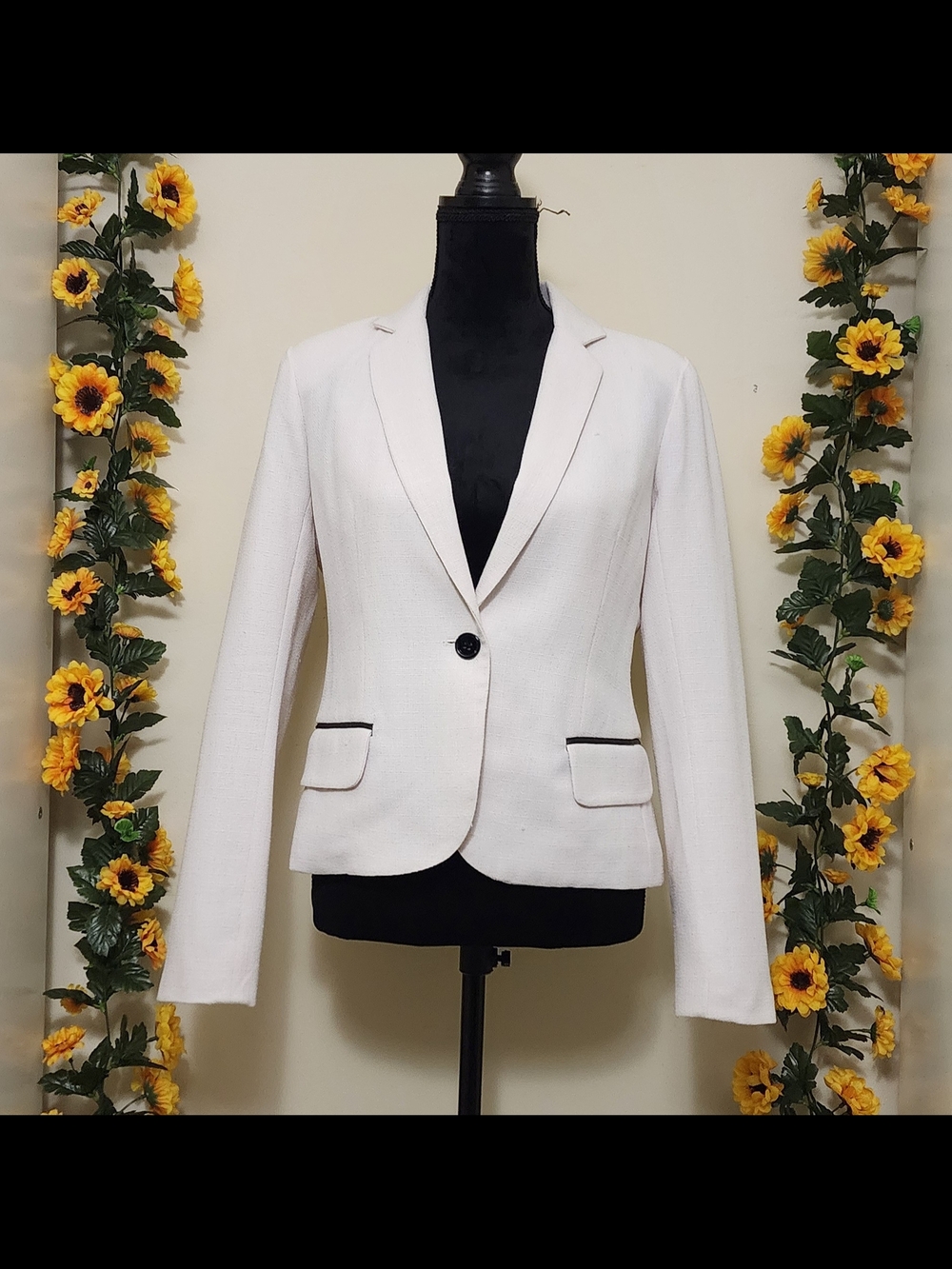 Kenar White Single-Button Notch Lapel Blazer with Black Trim